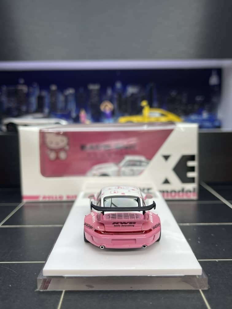 RWB964 Hello Kitty · XKE · Escala 1:64